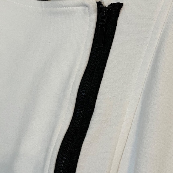 Lane Bryant Womens Jacket Size 16 White Cropped Black Zipper Round Neck Pockets - Picture 4 of 10